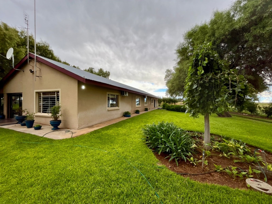 4 Bedroom Property for Sale in Bainsvlei Free State